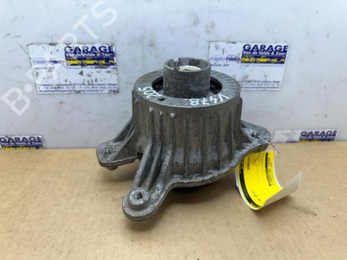 Used Engine mount Engine mount MERCEDES-BENZ C-CLASS T-Model (S205) C 200 BlueTEC / d (205.237) (136 hp) 38842533 38842533
