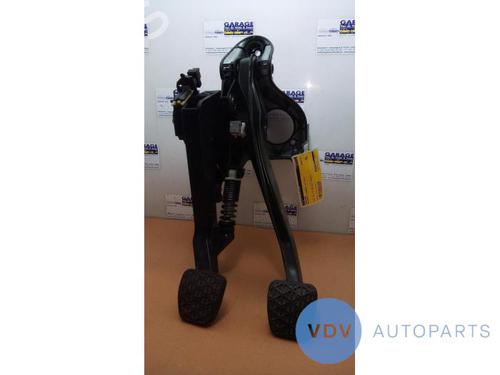 Used Break pedal MERCEDES-BENZ E-CLASS (W212) E 200 CDI / BlueTEC (212.005, 212.006) (136 hp) 25944734