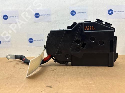 Used Fuse box Fuse box 38841038 38841038