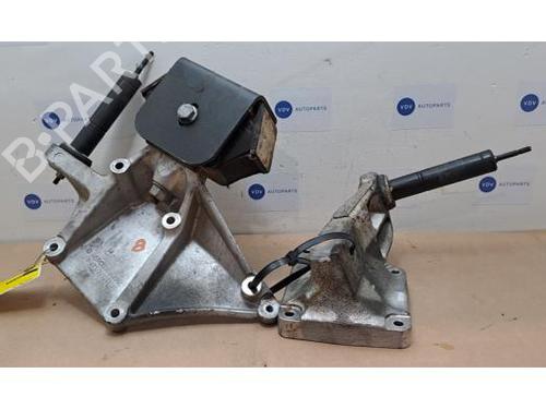 Used Engine mount Engine mount MERCEDES-BENZ G-CLASS (W463) G 350 d (463.348) (245 hp) 38839956 38839956