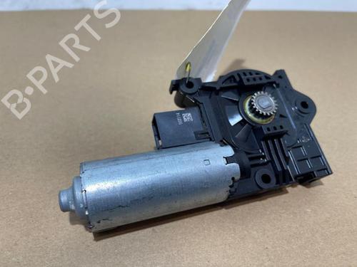 sunroof-engine-mercedes-benz-cla-c118-2019-38825755 main image