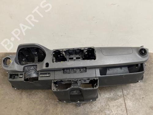 dashboard-mercedes-benz-sprinter-35-t-van-b907-b910-2018-38824177 main image