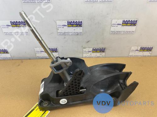 Used Gear lever MERCEDES-BENZ A-CLASS (W176) A 180 CDI / d (176.012) (109 hp) 25949839