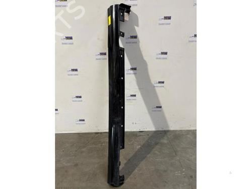 Used Right sideskirt Right sideskirt 38843920 38843920