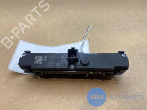 Commutateur MERCEDES-BENZ C-CLASS (W205) C 180 (205.040, 205.140) (156 hp) 25955803