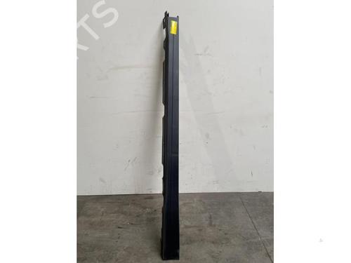 Used Left sideskirt Left sideskirt 38825881 38825881