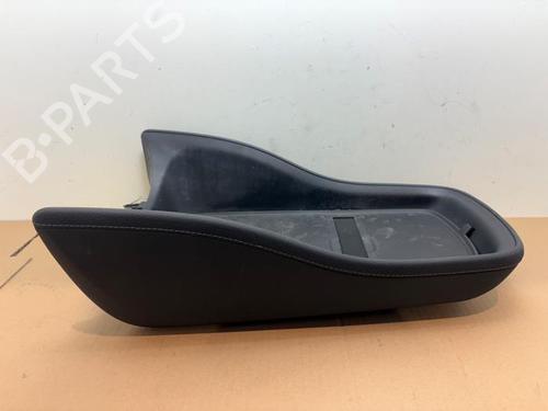 cupobject-holder-mercedes-benz-eqs-suv-x296-2022-38824927 main image