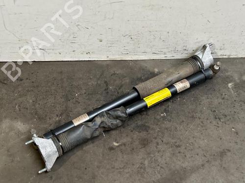 Used Left front shock absorber Left front shock absorber MERCEDES-BENZ B-CLASS Sports Tourer (W247) B 180 (247.084) (136 hp) 38819015 38819015