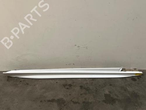 Used Right sideskirt Right sideskirt 38822490 38822490