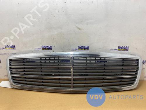 Grill MERCEDES-BENZ C-CLASS (W203) C 200 CDI (203.007) (122 hp) 25956254