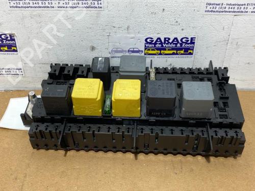Used Fuse box Fuse box 38852785 38852785