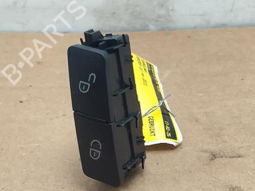 switch-mercedes-benz-cla-coupe-c117-2013-2014-2015-2016-2017-2018-2019-38817709 main image