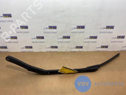 Used Front windshield wiper arm MERCEDES-BENZ C-CLASS (W203) C 220 CDI (203.008) (150 hp) 25951638