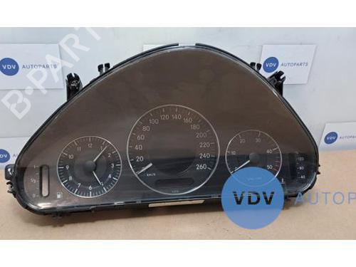 Used Display monitor MERCEDES-BENZ E-CLASS (W211) E 220 CDI (211.006) (150 hp) 25959721