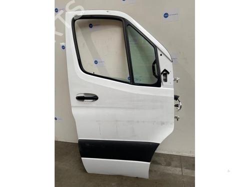 right-front-door-mercedes-benz-sprinter-35-t-van-b907-b910-2018-38838422 main image