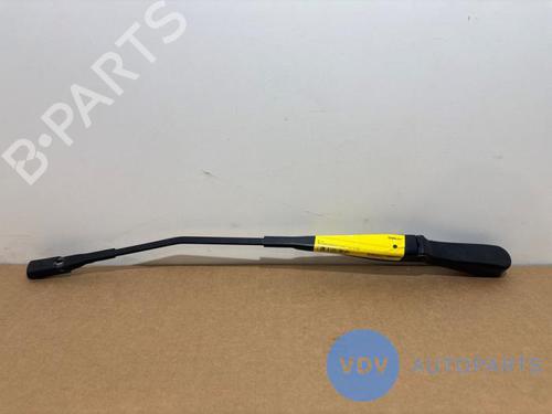 Used Front windshield wiper arm MERCEDES-BENZ CLA Shooting Brake (X118) CLA 180 d (118.603) (116 hp) 26947325