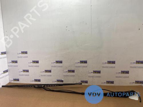 Used Front windshield wiper arm MERCEDES-BENZ VITO Bus (W638) 108 CDI 2.2 (638.194) (82 hp) 25952854