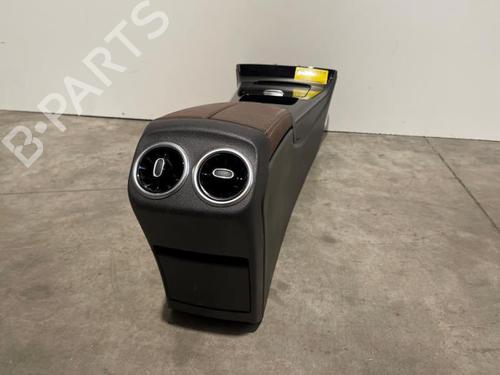 middle-console-mercedes-benz-cla-c118-2019-38834627 main image