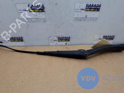 Used Front windshield wiper arm MERCEDES-BENZ C-CLASS (W203) C 220 CDI (203.006, 203.008) (143 hp) 25956866