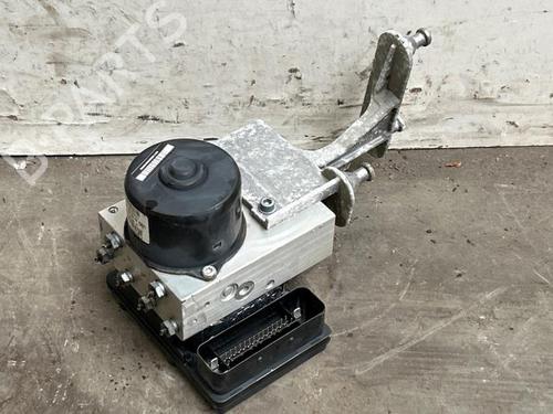 Used ABS pump ABS pump MERCEDES-BENZ CLK (C209) CLK 280 (209.354) (231 hp) 39415909 39415909