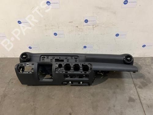 dashboard-mercedes-benz-a-class-w177-2018-38835558 main image