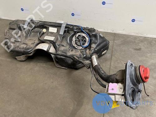 Used Fuel tank MERCEDES-BENZ C-CLASS (W205) C 220 BlueTEC / d (205.002, 205.004) (170 hp) 25960172