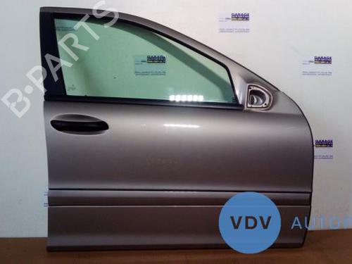 Used Right front door MERCEDES-BENZ C-CLASS (W203) C 200 CGI Kompressor (203.043) (170 hp) 25942232