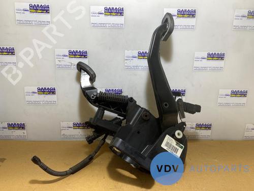 Used Break pedal MERCEDES-BENZ A-CLASS (W169) A 150 (169.031, 169.331) (95 hp) 25953991