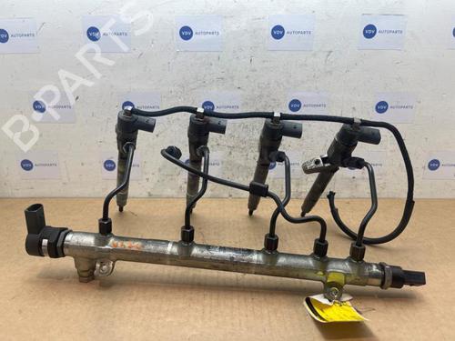 injection-rail-mercedes-benz-c-class-w203-2000-2001-2002-2003-2004-2005-2006-2007-38835482 main image