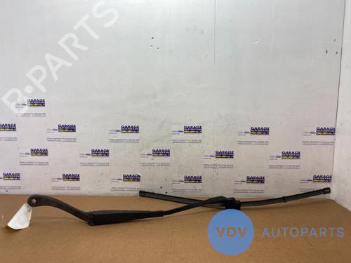 Used Front windshield wiper arm MERCEDES-BENZ C-CLASS (W204) C 200 CDI (204.001) (136 hp) 25951440