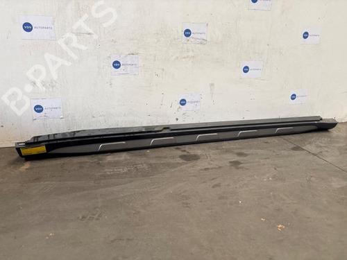 Used Right sideskirt Right sideskirt 38914688 38914688