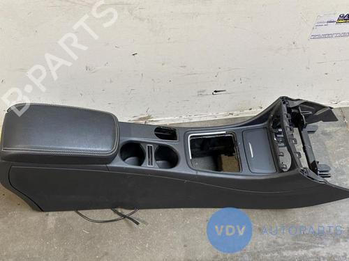 Used Middle console MERCEDES-BENZ A-CLASS (W176) A 180 CDI / d (176.012) (109 hp) 25958004