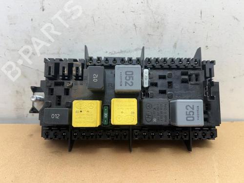 Used Fuse box Fuse box 39064593 39064593