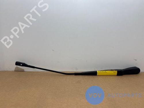 Used Front windshield wiper arm MERCEDES-BENZ CLA Shooting Brake (X118) CLA 180 d (118.603) (116 hp) 26947326