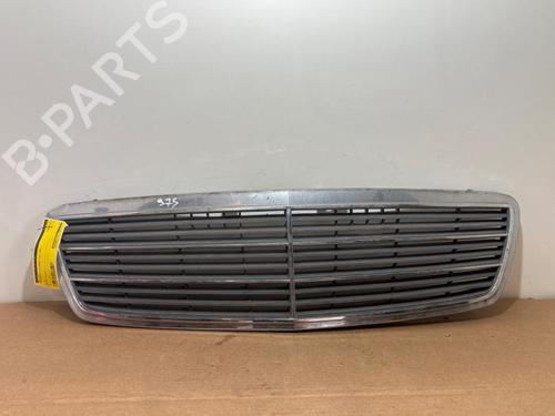 grille-mercedes-benz-c-class-w203-2000-2001-2002-2003-2004-2005-2006-2007-38828096 main image