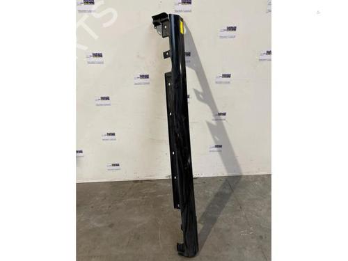 Used Left sideskirt Left sideskirt 38843921 38843921