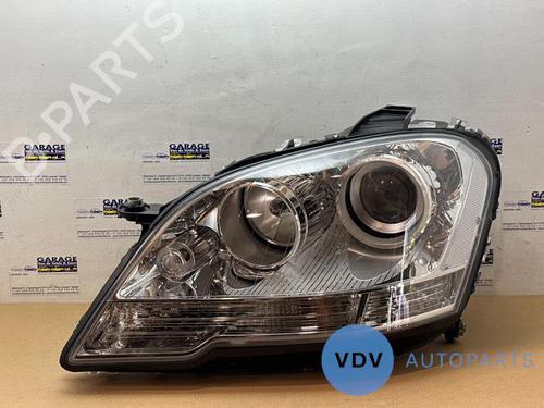 Used Left headlight MERCEDES-BENZ M-CLASS (W164) ML 300 CDI 4-matic (164.121) (204 hp) 25942052