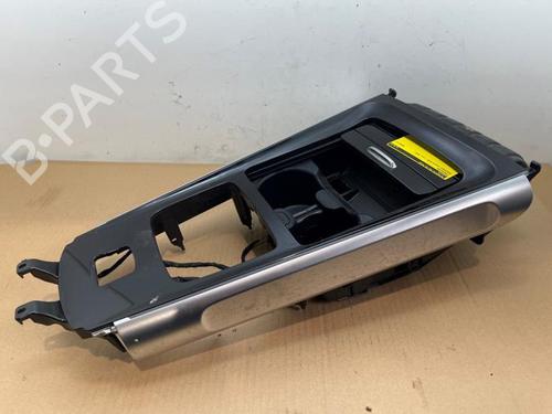cupobject-holder-mercedes-benz-glb-x247-2019-38825204 main image