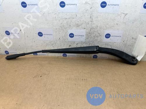 Used Front windshield wiper arm MERCEDES-BENZ CLA Coupe (C117) CLA 200 CDI (117.301) (136 hp) 25974004