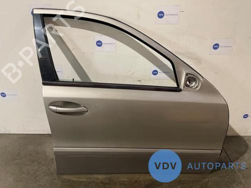 Used Right front door MERCEDES-BENZ E-CLASS (W211) E 220 CDI (211.006) (150 hp) 25965311