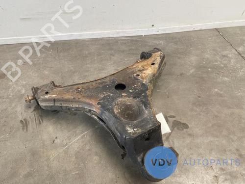Venstre fortil bærearm MERCEDES-BENZ SPRINTER 3,5-t Platform/Chassis (B906) 319 CDI / BlueTEC 4x4 (906.131, 906.133, 906.135,... (190 hp) 25949555