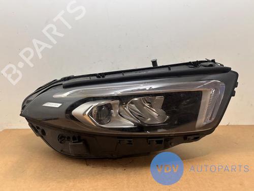 Faro destro MERCEDES-BENZ A-CLASS Saloon (V177) A 250 e (177.186) (218 hp) 30110781