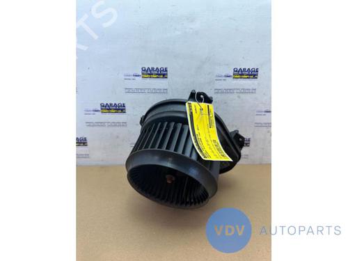 Used Heater blower motor MERCEDES-BENZ GLA-CLASS (X156) GLA 200 (156.943) (150 hp) 25949921