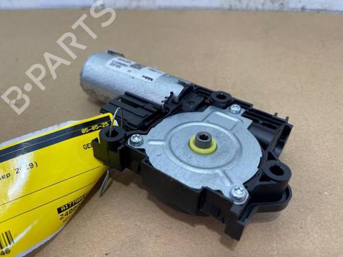 sunroof-engine-mercedes-benz-a-class-w177-2018-38829213 main image