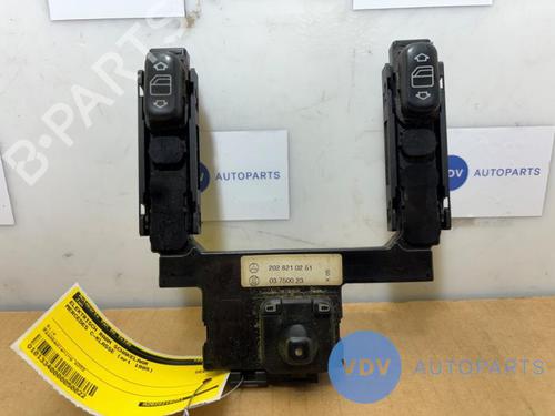 Used Switch MERCEDES-BENZ C-CLASS (W202) C 200 (202.020) (136 hp) 25960041