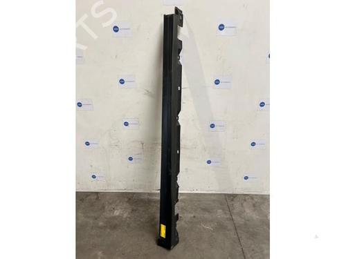 right-sideskirt-mercedes-benz-gla-h247-2020-38829412 main image