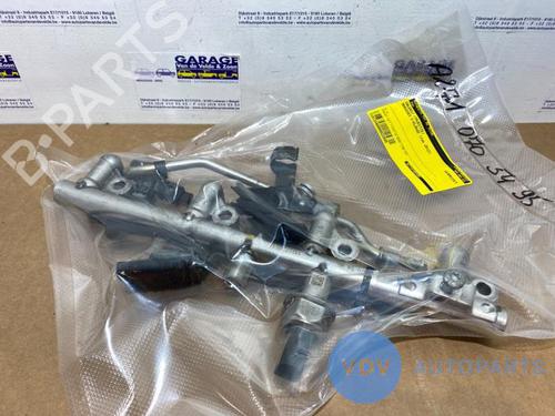 Used Injection rail MERCEDES-BENZ C-CLASS (W204) C 180 CGI (204.049) (156 hp) 25945628