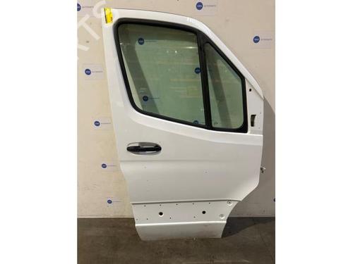 right-front-door-mercedes-benz-sprinter-35-t-van-b907-b910-2018-38833481 main image