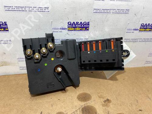 Used Fuse box Fuse box 38851619 38851619