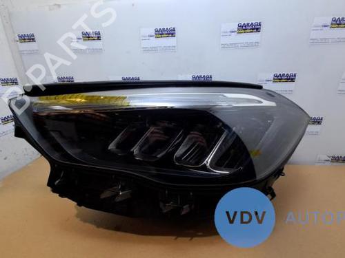 Lyskaster venstre MERCEDES-BENZ GLA (H247) GLA 250 e (247.786) (160 hp) 25959017